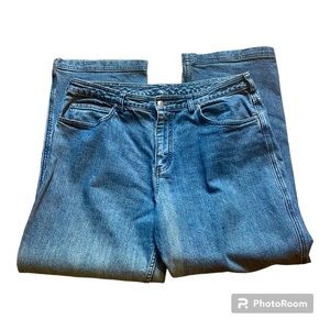 DULUTH TRADING CO. ladies 16x29 medium wash jeans - Cotten & Spandex - 5 pocket